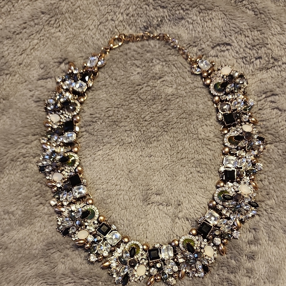 Elegant Gold and Black Statement Necklace